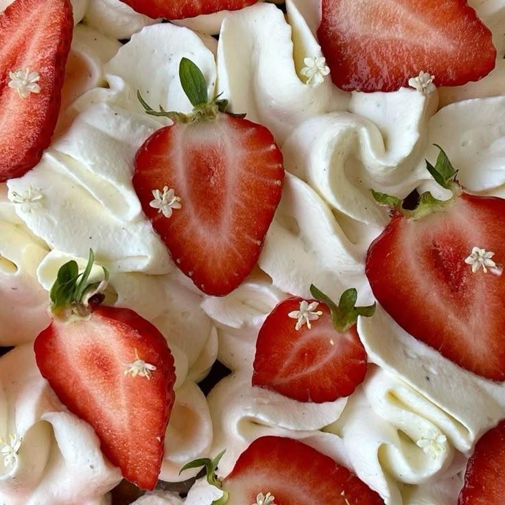 Countryside Mélange: Pure Farmstead Berry Bliss